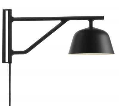 Schwarze Ambit Wandleuchte von Muuto: Moderne Wandlampe mit schwenkbarem Arm für indirektes Licht.